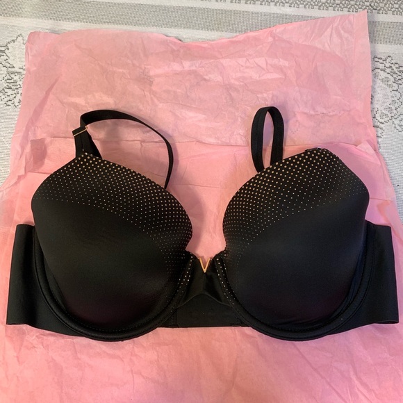 Victoria Secret - Picture 2 of 4